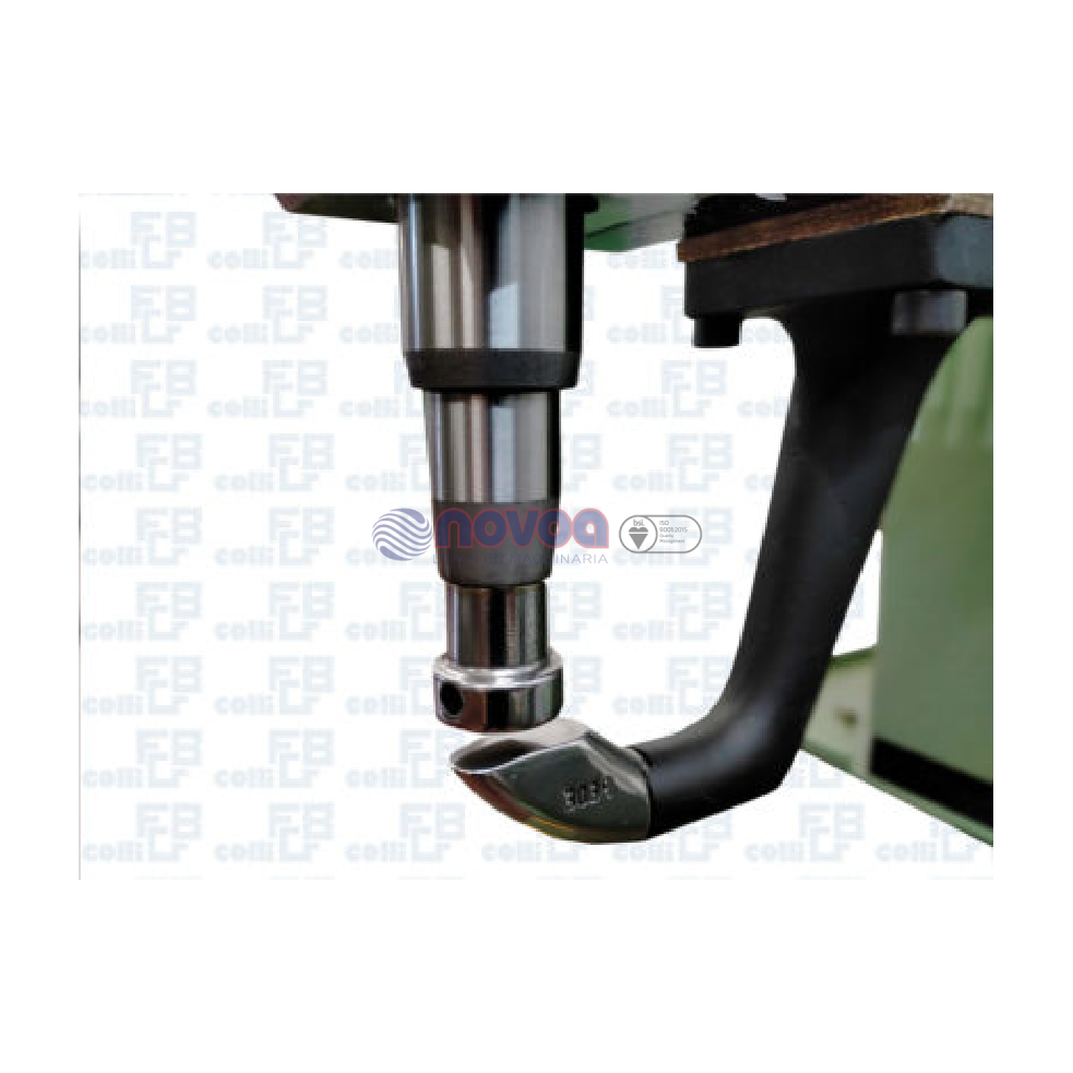 Colli Mod BS3. Máquina de asentar corte con columna.
