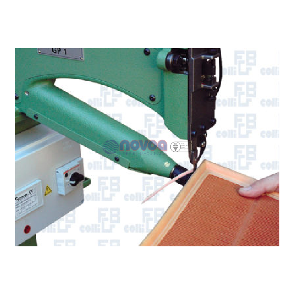 Colli Mod. GP1. Máquina de recortar suelas con columna.