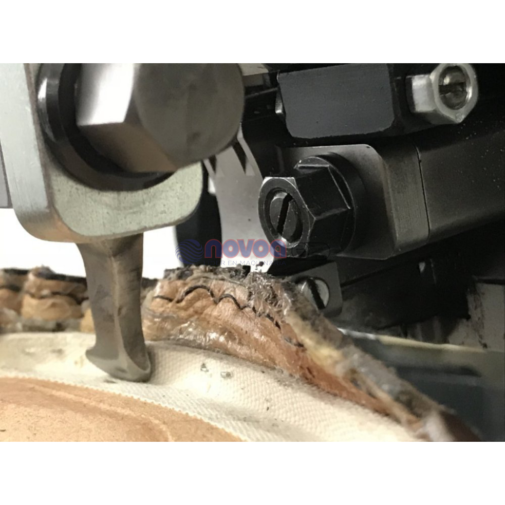 Fioretto ESL 949 Máquina de grapar montado con alambre.