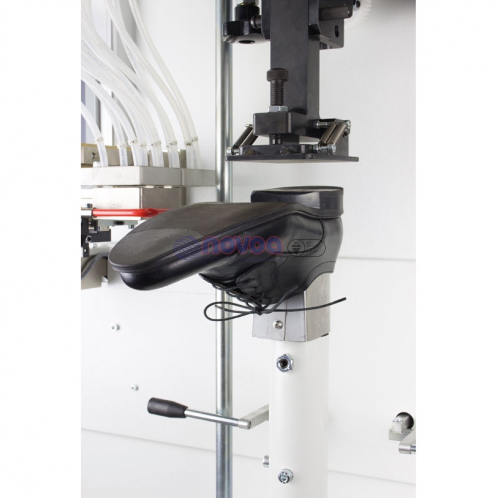 Sabal 360T. Máquina para clavar tacón.
