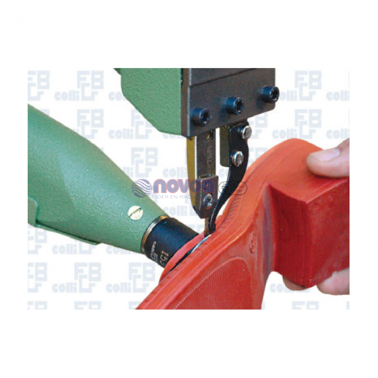 Colli Mod. GP1. Máquina de recortar suelas con columna.
