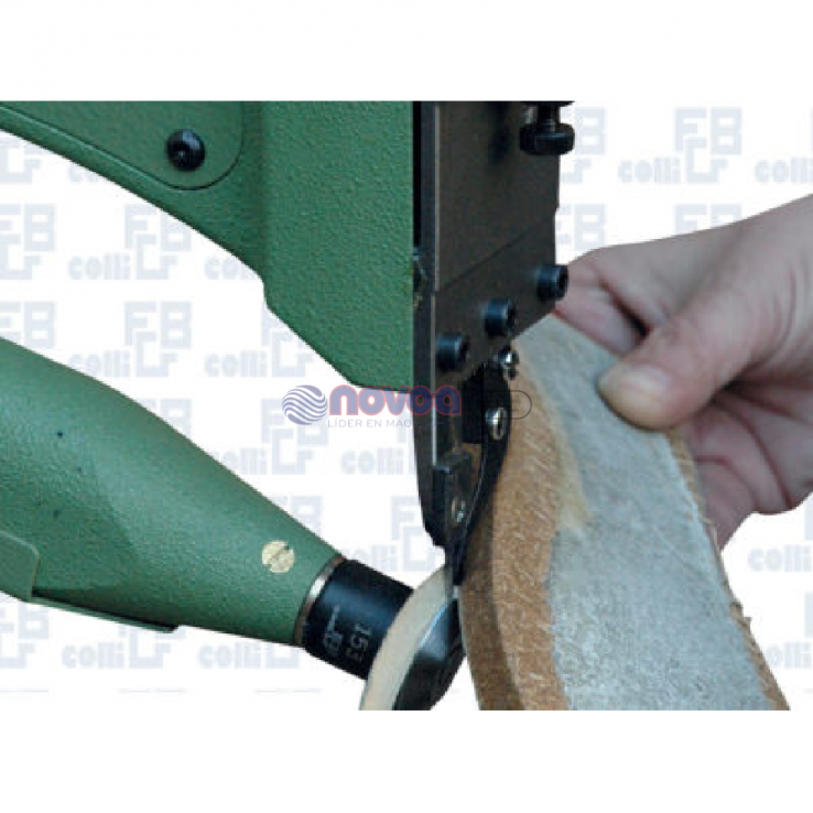 Colli Mod. GP1. Máquina de recortar suelas con columna.