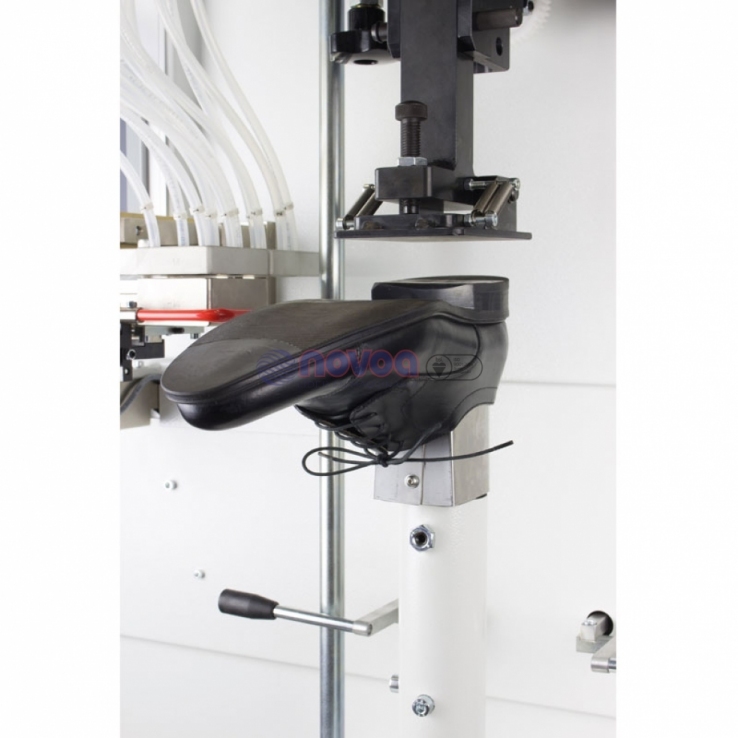 Sabal 360T. Máquina para clavar tacón.